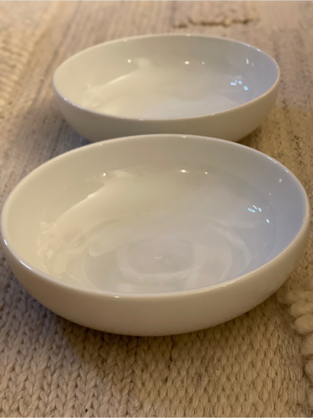 Set of 2 White Shallow Bowls. - Picture 3 of 6